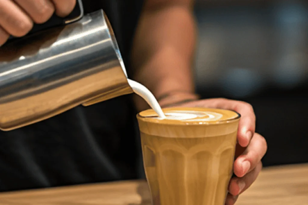 The best specialty coffee in El Poblado: artisanal cappuccino and professional barista service at Café Hotel Medellín.