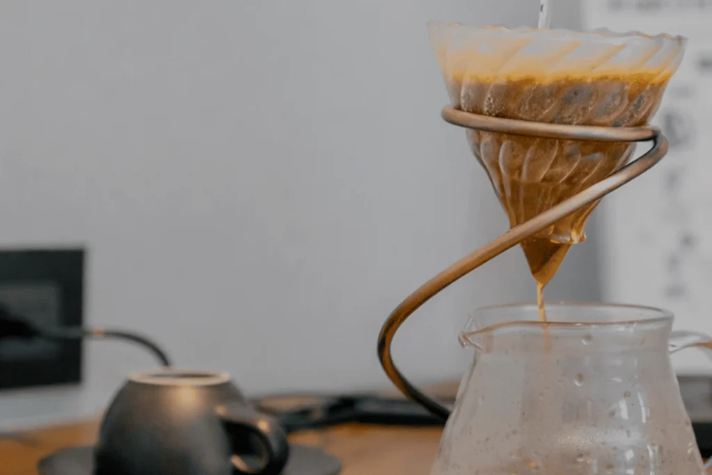 Experiencia de café de especialidad colombiano en Café Hotel Medellín.